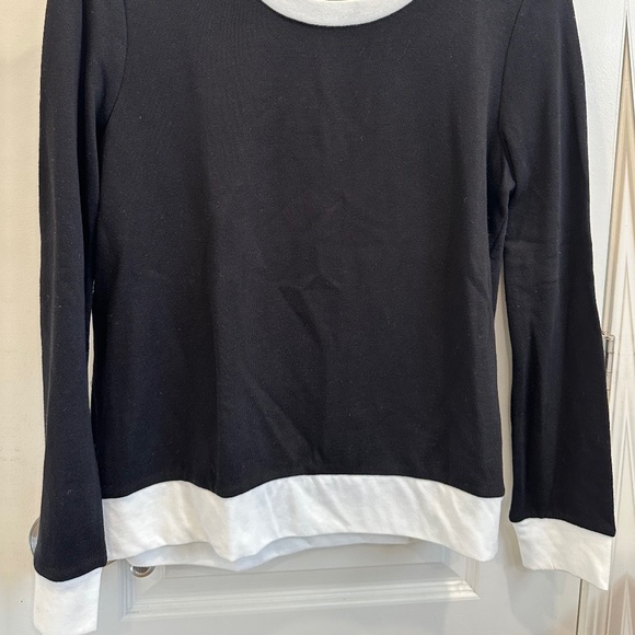 Forever 21 Black & White Long sleeve Size Medium Top - Picture 2 of 5